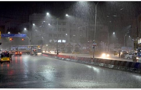 வளிமண்டலச் சுழற்சி; 4 மாவட்டங்களில் அடுத்த 2 நாட்களுக்கு கனமழை பெய்யும்: வானிலை ஆய்வு மையம்