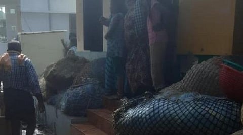 நெல்லை மீனவ கிராமங்களில் தூண்டில் வளைவு அமைக்க எம்.பி. மனு