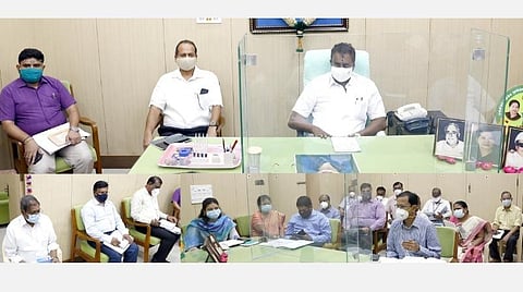 கரோனா தொற்று குறைந்திருந்தாலும் அதிகாரிகள் அலட்சியம் காட்டாமல் கண்காணித்திட வேண்டும்: அமைச்சர் எஸ்.பி.வேலுமணி உத்தரவு