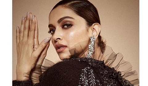 சம்மன் அனுப்பியும் விசாரணைக்கு வராத தீபிகா படுகோன் மேலாளர் கரிஷ்மா