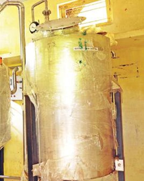 திம்மாபுரம் தோட்டக்கலைத்துறை பண்ணையில் ரூ.10 லட்சம் மதிப்பில் அமைக்கப்பட்டுள்ள, வாசனை திரவியம் தயாரிக்கும் இயந்திரம்.