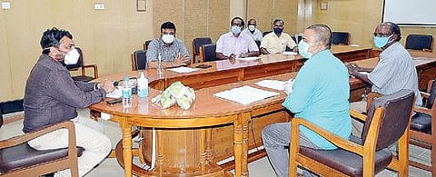 கடலூர் மாவட்டத்தில் கூட்டுறவு அங்காடிகளில் ரூ.45-க்கு வெங்காயம் விற்பனை மாவட்ட ஆட்சியர் தகவல்