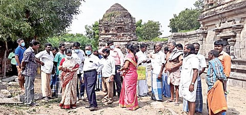 அர்த்தநாரீஸ்வரர் கோயிலில் புனரமைப்பு பணிகள் குறித்து இந்து சமய அறநிலையத்துறை வழிகாட்டுதல் குழுவினர் ஆய்வு செய்தனர்.