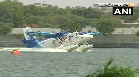 சபர்மதி ஆற்றுப்படுகையில் கடல்-விமான சேவை தொடக்கம்