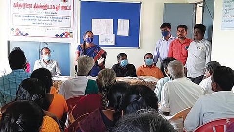 கடலூர் மாவட்டம் கரைமேடு கிராமத்தில் வட்டார உற்பத்தியாளர் குழுக்களுக்கு ஊரக புத்தாக்க திட்டத்தின் கீழ் கரோனா கால சிறப்பு நிதி மானிய தொகுப்பு வழங்கப்பட்டது.