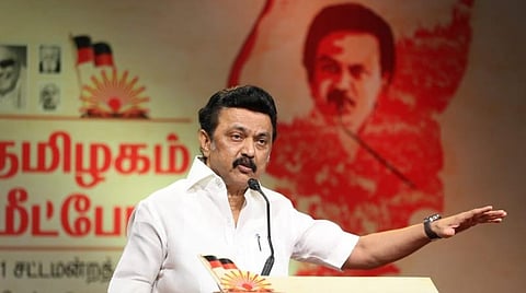 சிறப்புப் பொதுக்கூட்டத்தில் பேசும் ஸ்டாலின்