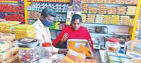 ரசகுல்லா, பெங்காலி இனிப்புகளை 2 நாட்களுக்குள் பயன்படுத்த வேண்டும் உணவுப் பாதுகாப்புத் துறை அதிகாரி அறிவுரை