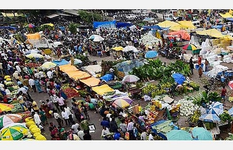 5 மாதங்களுக்குப் பின் கோயம்பேடு பழக்கடைகள் மீண்டும் திறப்பு: வட்டியில்லாக் கடன் வழங்க வியாபாரிகள் கோரிக்கை