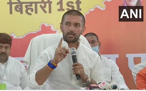 ‘‘எனது தந்தையின் மரணத்தை வைத்து இவர்கள் அரசியல் செய்கிறார்கள்’’- மாஞ்சிக்கு சிராக் பாஸ்வான் பதிலடி