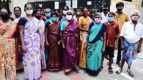 நுகர்பொருள் வாணிப கிட்டங்கியிலிருந்து வரும் வண்டுகள், பூச்சிகளால் தொல்லை: நெல்லை ஆட்சியர் அலுவலகத்தில் கிராம மக்கள் மனு