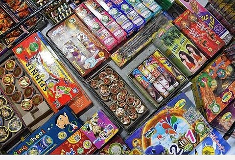 நவ.7 முதல் 30ம் தேதி வரை பட்டாசு வெடிக்கத் தடையா? - மத்திய அரசு பதிலளிக்க தேசியப் பசுமைத் தீர்ப்பாயம் நோட்டீஸ்