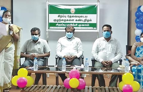 மாற்றுத்திறனாளி குழந்தைகளை ஆரம்ப நிலையிலேயே கண்டறிவது குறித்த பயிற்சி முகாம் தென்காசியில் ஆட்சியர் அருண் சுந்தர் தயாளன் தலைமையில் நடைபெற்றது.