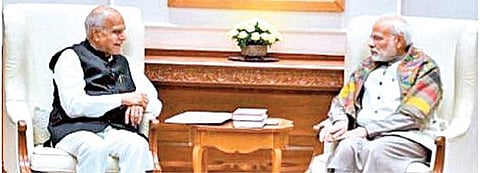 பிரதமர் மோடியுடன் தமிழக ஆளுநர் பன்வாரிலால் புரோஹித். (கோப்புப் படம்)