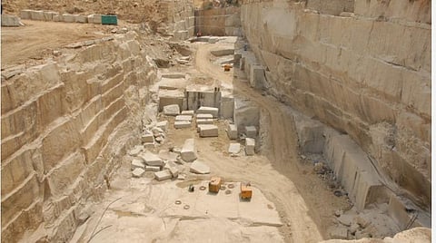 கிரானைட் குவாரிகள் மீண்டும் திறப்பா?- மதுரை அதிமுக, திமுக, பாஜக கூட்டாக முயற்சி: கிரானைட் குவாரி எதிர்ப்புக் குழு குற்றச்சாட்டு