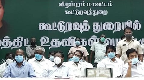 விழுப்புரத்தில் கூட்டுறவுத்துறை சார்பில் நடைபெற்ற விழாவில் அமைச்சர் சி.வி.சண்முகம்.