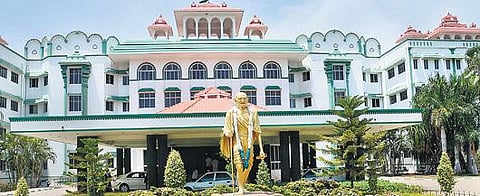 பரிசோதிக்காமல் செலுத்திய ரத்தத்தால் எச்ஐவி பாதிப்பு சாத்தூர் பெண் பணிக்கு செல்ல பைக் வழங்க உயர் நீதிமன்றம் உத்தரவு