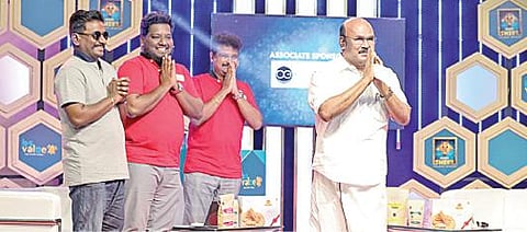 தமிழின் பிரத்யேக ஓடிடி-யான பிஎஸ் வேல்யூ செயலி அறிமுக விழாவில் பங்கேற்ற அமைச்சர் ஜெயக்குமார்.