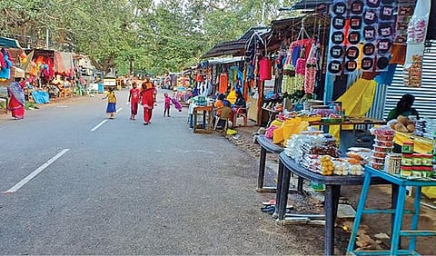மருதமலையில் ஏ.டி.எம். வசதி ஏற்படுத்தப்படுமா? - பக்தர்கள், வியாபாரிகள் எதிர்பார்ப்பு