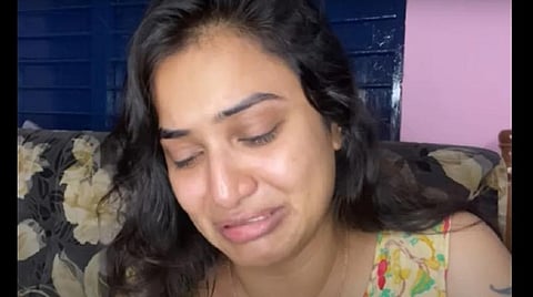 'செம்பருத்தி' சீரியலிலிருந்து திடீர் நீக்கம்: ஜனனி கண்ணீர்