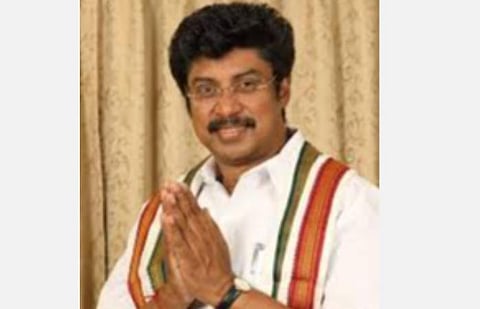 விதியை மீறி கிரானைட் டெண்டர்; காங்கிரஸ் எம்.பி. செல்லக்குமார் தொடர்ந்த வழக்கு: உயர் நீதிமன்றம் இடைக்கால உத்தரவு