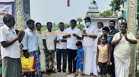 கீழவன்னியூர் வடபத்ரகாளியம்மன் கோயில் வழியில் கட்டப்பட்ட சிறிய கான்கிரீட் பாலத்தை ஊராட்சி மன்றத் தலைவர் தமிழ்வாணன் திறந்து வைத்தார்.