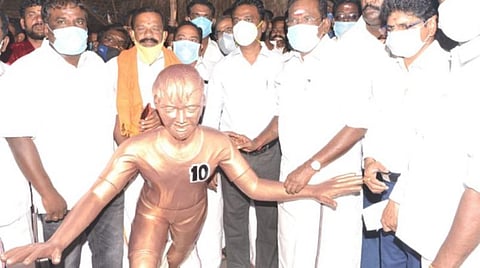 மதுரை செல்லூரில் ரூ.60 லட்சம் செலவில் அமைக்கப்படும் கபடி வீரர்கள் சிலை: அமைச்சர்கள், அதிகாரிகள் ஆய்வு