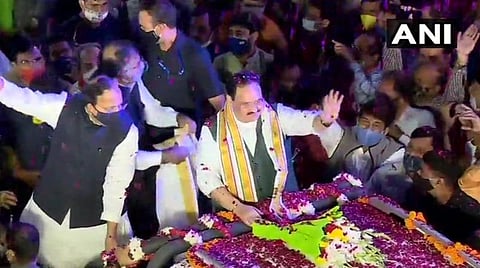 பிஹார் தேர்தல் வெற்றி; பாஜக அலுவலகத்தில் உற்சாக கொண்டாட்டம்; ஜே.பி. நட்டாவுக்கு பிரமாண்ட வரவேற்பு