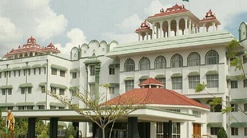 ஆபாசத்தைப் பரப்பும் விளம்பரங்களை ஒளிபரப்ப உயர் நீதிமன்றம் இடைக்கால தடை