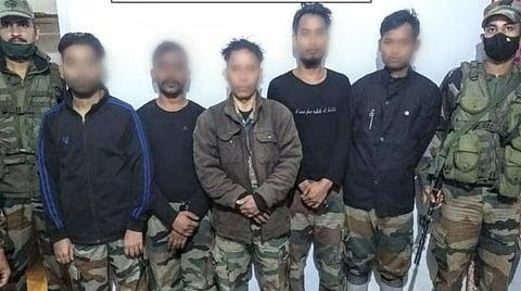 முன்னணி உல்ஃபா தீவிரவாதி இந்திய ராணுவத்திடம் சரண்