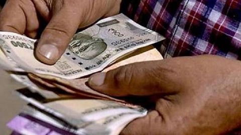 தீபாவளி முன்பணம் வழங்காததால் கல்லல் கல்வித்துறை அலுவலகத்தில் ஆசிரியர்கள் காத்திருப்பு போராட்டம்