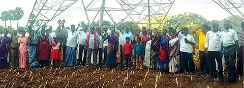 தி.மலை அடுத்த சோமாசிபாடியில் நடைபெற்ற ஆர்ப்பாட்டத்தில் பங்கேற்ற விவசாயிகள்.