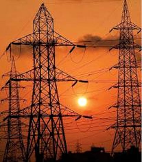 வானூர் அருகே இடையன்சாவடியில் விவசாய நிலங்களில் மின் கோபுரங்கள் அமைக்க எதிர்ப்பு