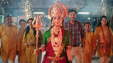 முதல் பார்வை: மூக்குத்தி அம்மன்