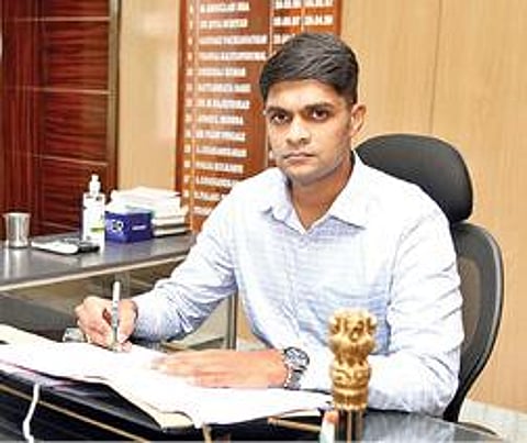 தி.மலை மாவட்ட ஆட்சியராக பொறுப் பேற்றுக் கொண்ட சந்தீப் நந்தூரி.