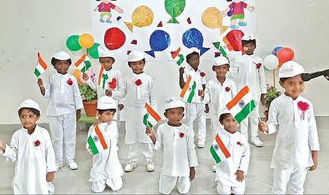 அடைக்கலப்பட்டணம் எஸ்எம்ஏ பள்ளியில் குழந்தைகள் தின விழா நடைபெற்றது.