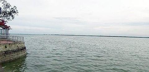 காட்டுமன்னார்கோவில் அருகே உள்ள வீராணம் ஏரி, கன மழையால் வேகமாக நிரம்பி வருகிறது.