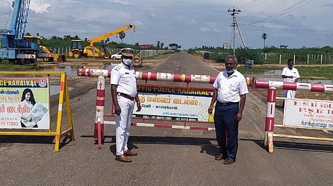தற்காலிகமாக மூடப்பட்டுள்ள காரைக்கால் மாவட்டம் திருமலைராயன்பட்டினம் புறவழிச்சாலை.