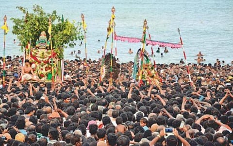 திருச்செந்தூரில் சூரசம்ஹார நிகழ்வு கடற்கரையில் நடைபெறும்: உயர் நீதிமன்றத்தில் அரசு தகவல்