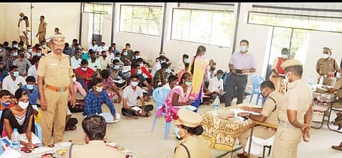 திருநெல்வேலி மாநகர காவல்துறை சார்பில் ஊர்க்காவல் படைக்கான ஆட்கள் தேர்வு பாளையங்கோட்டை ஆயுதப்படை மைதானத்தில் நேற்று நடைபெற்றது.