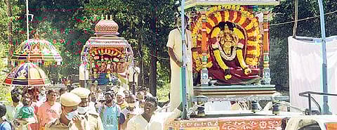 திருவண்ணாமலை அண்ணாமலையார் கோயிலில் நேற்று விநாயகர் மற்றும் சந்திர சேகரர் உற்சவம் நடைபெற்றது.