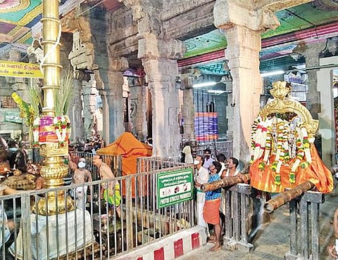 திருப்பரங்குன்றம் சுப்பிரமணிய சுவாமி கோயிலில் நடைபெற்ற கார்த்திகை தீபத் திருவிழா கொடியேற்றம்.