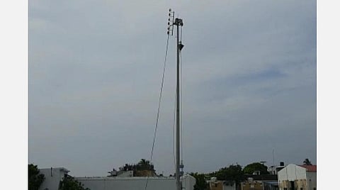 புதுச்சேரியில் 3-ம் எண் புயல் எச்சரிக்கைக் கூண்டு ஏற்றம்: துறைமுகத்தில் நிறுத்தப்பட்ட விசைப்படகுகள்