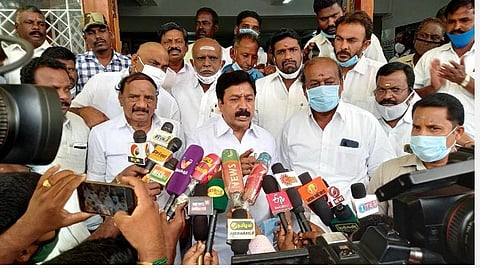 விழுப்புரத்தில் செய்தியாளர்களிடம் பேசும் அமைச்சர் சி.வி.சண்முகம்