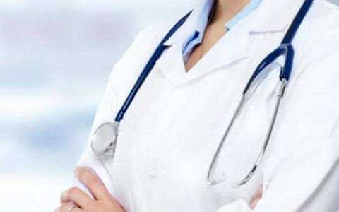 எம்பிபிஎஸ் படித்துவிட்டு யாசகம் செய்த திருநங்கை: மீட்டெடுத்த மதுரை போலீஸார்; கிளினிக் வைக்கவும் உதவி