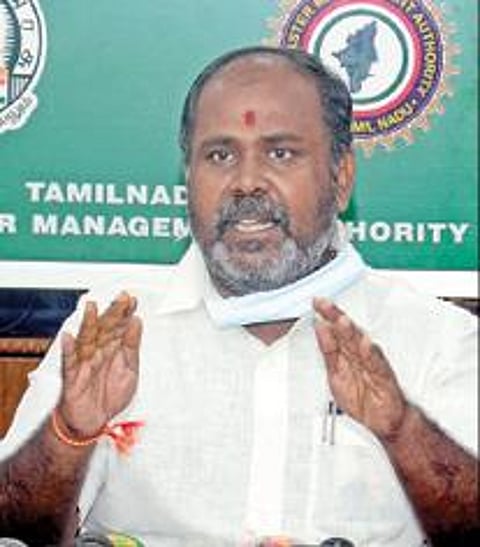 ‘நிவர்’ புயலை எதிர்கொள்ள அரசு தயார் நிலையில் உள்ளது; பழைய கட்டிடங்களில் வசிப்பவர்கள் அரசு முகாம்களுக்கு வர வேண்டுகோள்: மக்கள் பாதுகாப்பாக இருக்க அமைச்சர் உதயகுமார் அறிவுரை