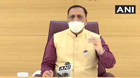 கரோனா தடுப்பு மருந்து; பொதுப்பிரிவினருக்கு 4-ம் கட்டமாகவே வழங்கப்படும்: விஜய் ரூபானி