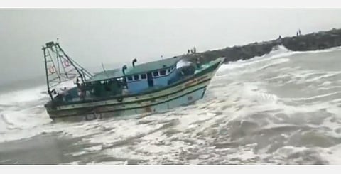 நிவர் புயல் இரவு 10.30 மணி அளவில் புதுச்சேரி அருகே கரையைக் கடக்க வாய்ப்பு