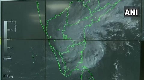 கர்நாடகாவை நோக்கி நகரும் நிவர் புயல்: வலுவிழந்ததால் மழை குறைகிறது