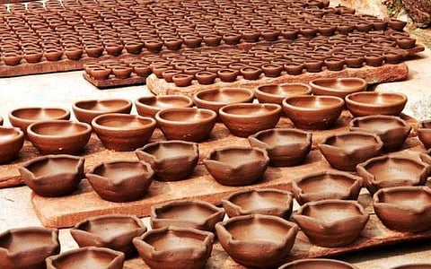 கரோனா, தொடர் மழை, வேலையாள் பற்றாக்குறை: நெல்லையில் கார்த்திகை தீப விழாவுக்கு மண் அகல் விளக்குகள் உற்பத்தி பாதிப்பு