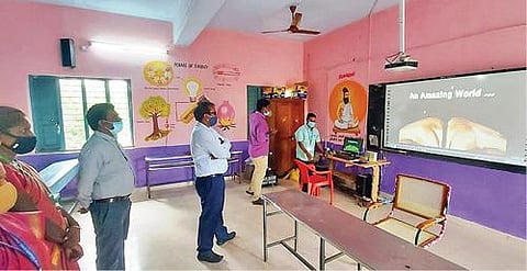 கிருஷ்ணகிரி மாவட்டத்தில் ஸ்மார்ட் வகுப்பறை செயல்பாடு மூலம் 20 ஆயிரம் அரசுப் பள்ளி மாணவர்கள் பயன்